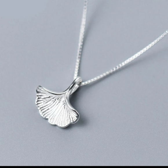 Jewelry - Beautiful Silver Ginkgo Biloba Leaf Necklace